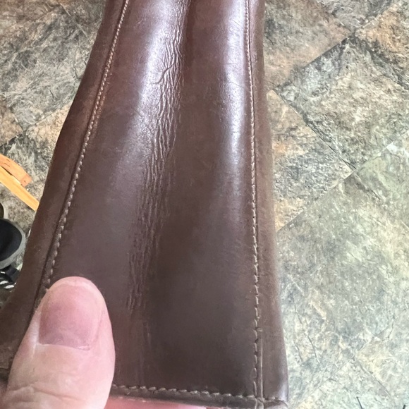 Mark Cross vintage leather cross body bag in chocolate brown. Zip top. - Picture 7 of 16